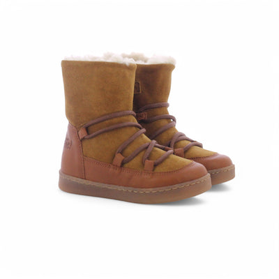 حذاء أفيلانا بطول الكاحل مملوء بالفراء